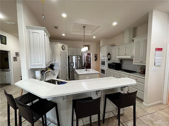 3rd image of 830 Lucy Dr