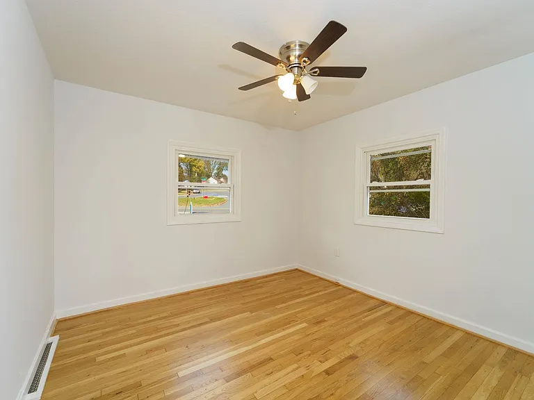 4400 Garrett Park Rd — Photo 9