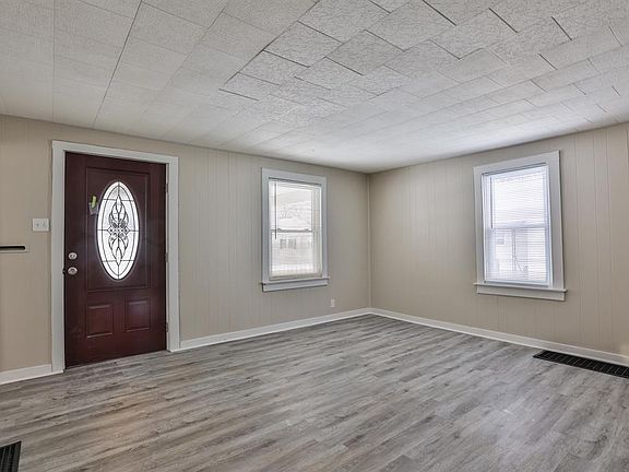 3rd image of 8706 Tudor Ct