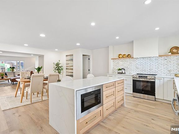 4th image of 290 Queen Anne Rd