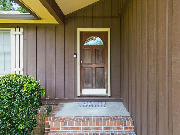 3rd image of 2604 Sunset Dr NE