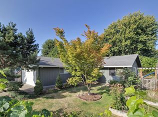 1855 SE Mulberry Ct, McMinnville, OR 97128
