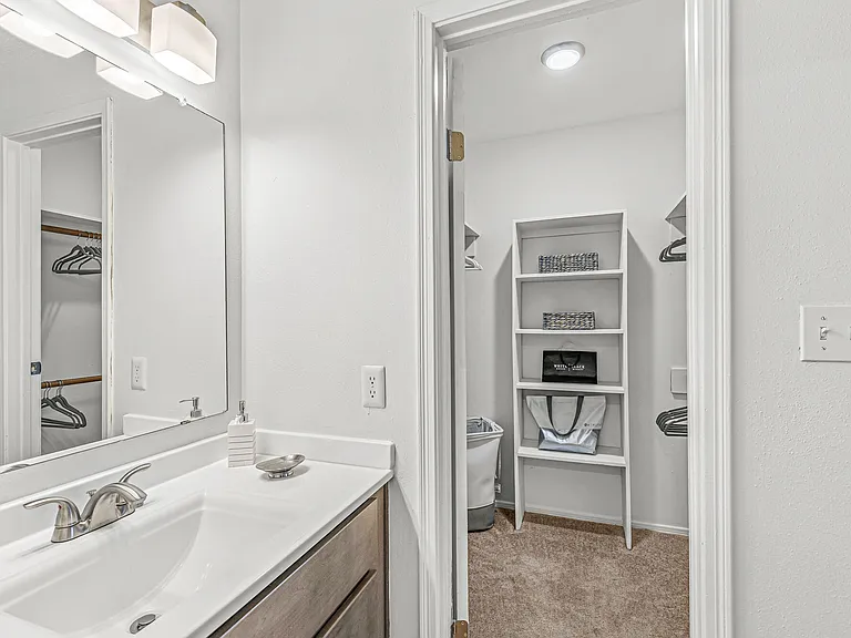 Enclave at Eagle Creek Apartments — Photo 20