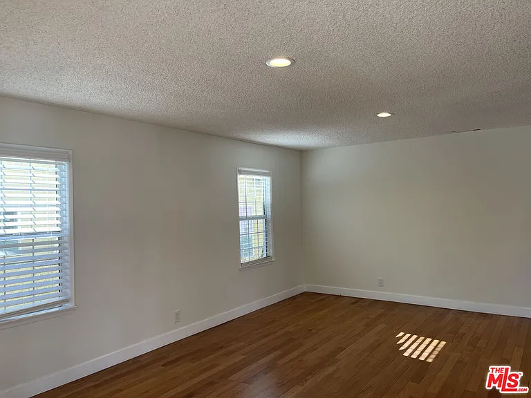 10631 Tinker Ave — Photo 15