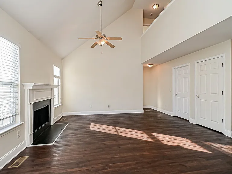 1565 Bridgecrest Dr — Photo 4