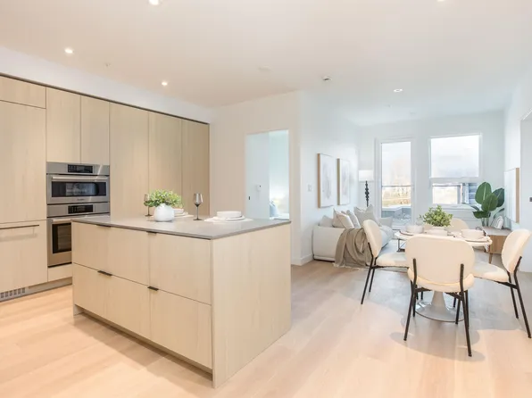 2471 Saint George St #Penthouse 521, Vancouver, BC V5T 3R1