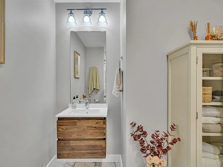 10 Everett St #304 — Photo 27