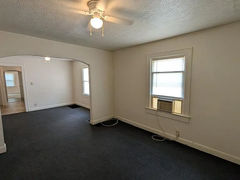 1435 W 32nd St — Photo 10