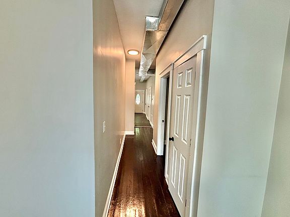 5th image of 513 E Ormsby Ave #1