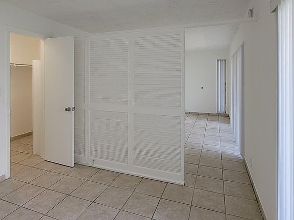5th image of 109 Menores Ave