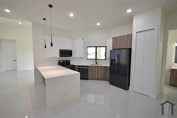 2416 Diplomat Pkwy W — Photo 11