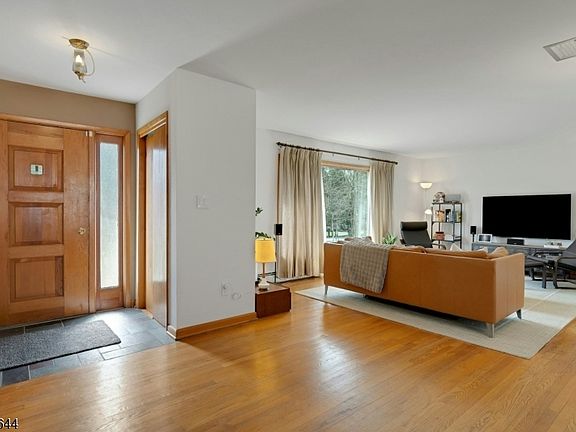 3rd image of 48 Gordon Rd