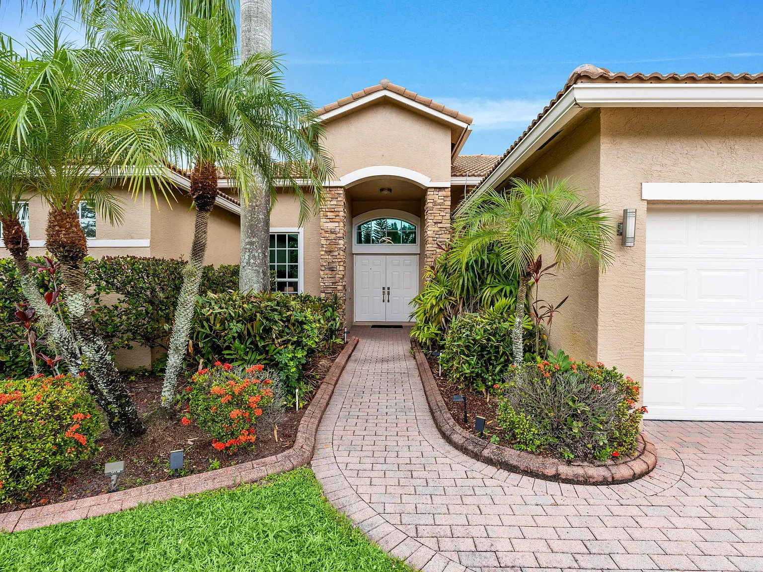 4 bed, 3.0 bath, 2729 sqft, $8,000 — Photo 3