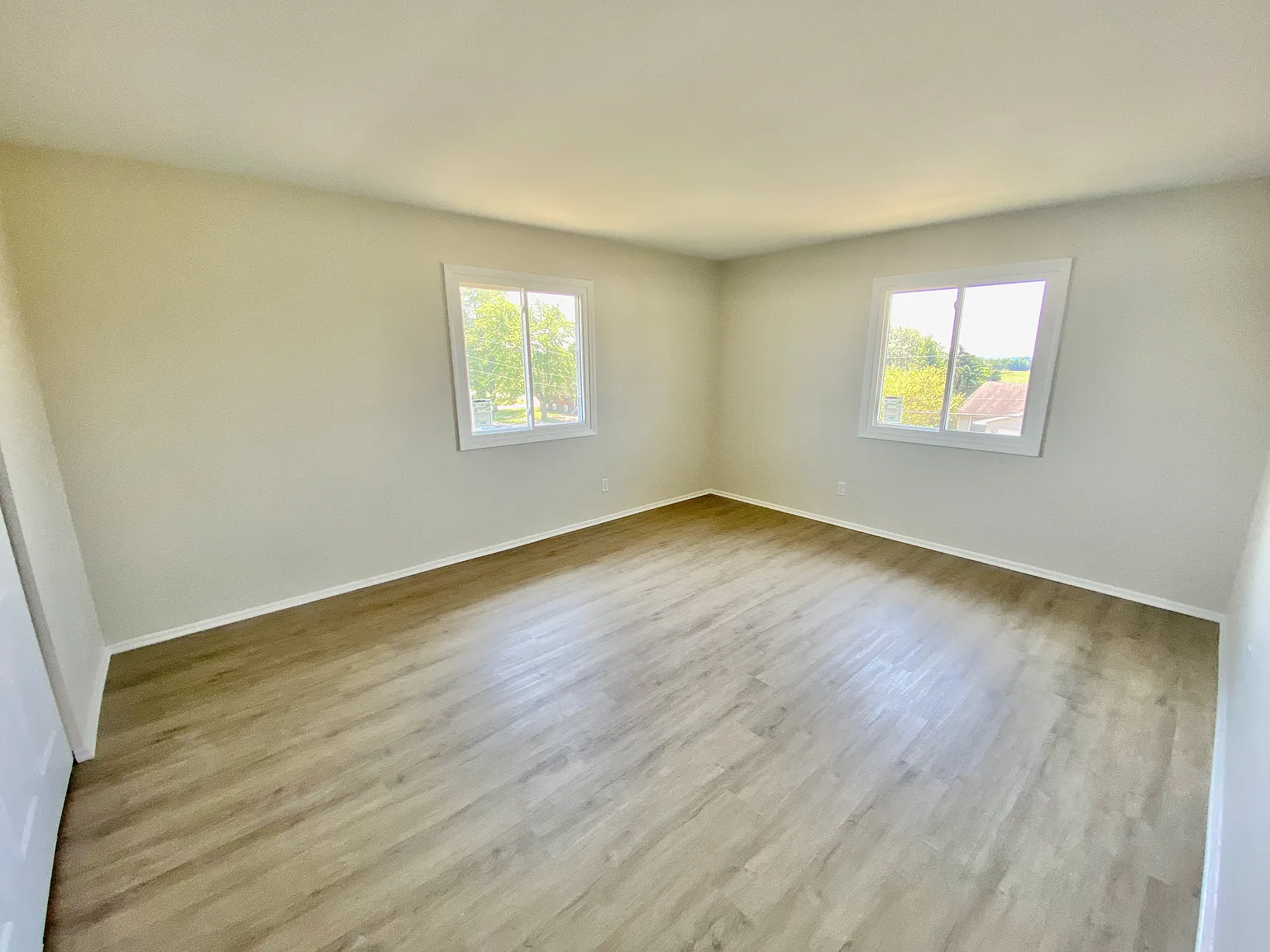 Crestwood Apartments — Photo 3
