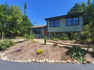 6N533 Sycamore Ave, St Charles, IL 60174