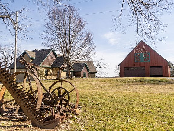 3rd image of 1029 Riverview Road