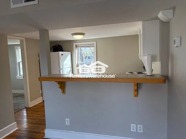 305 1st Ave S #1 — Photo 5
