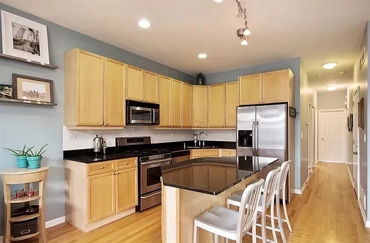 1639 N Oakley Ave #2 — Photo 5