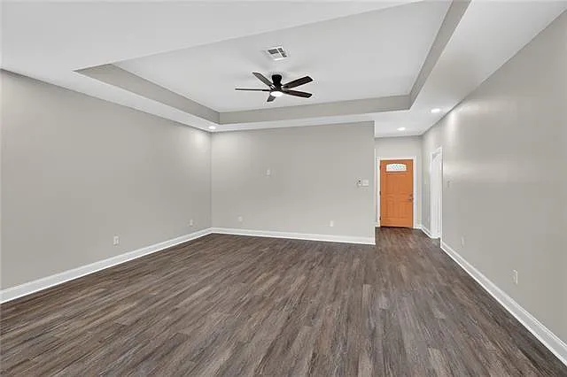 3 bed, 2.0 bath, 1405 sqft, $1,900 — Photo 2