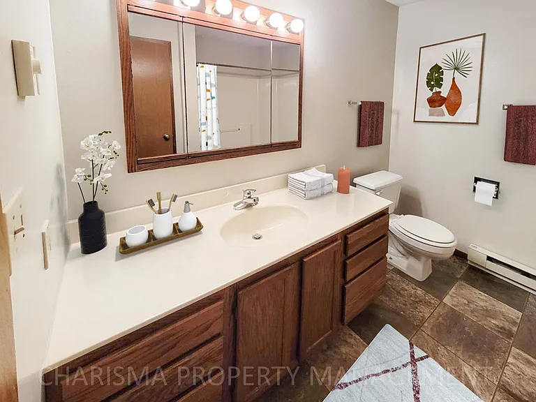 Park Apartments — Photo 22