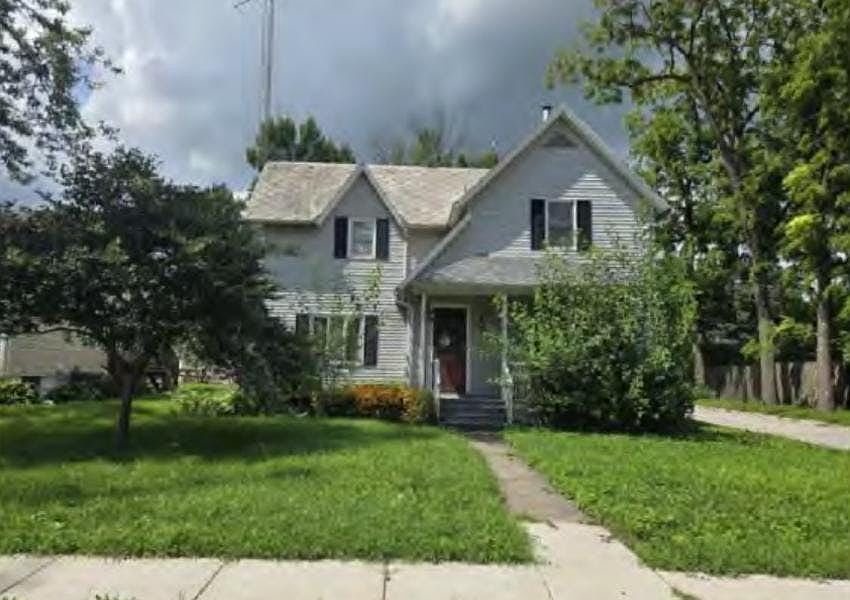 1st image of 193 N Oak St
