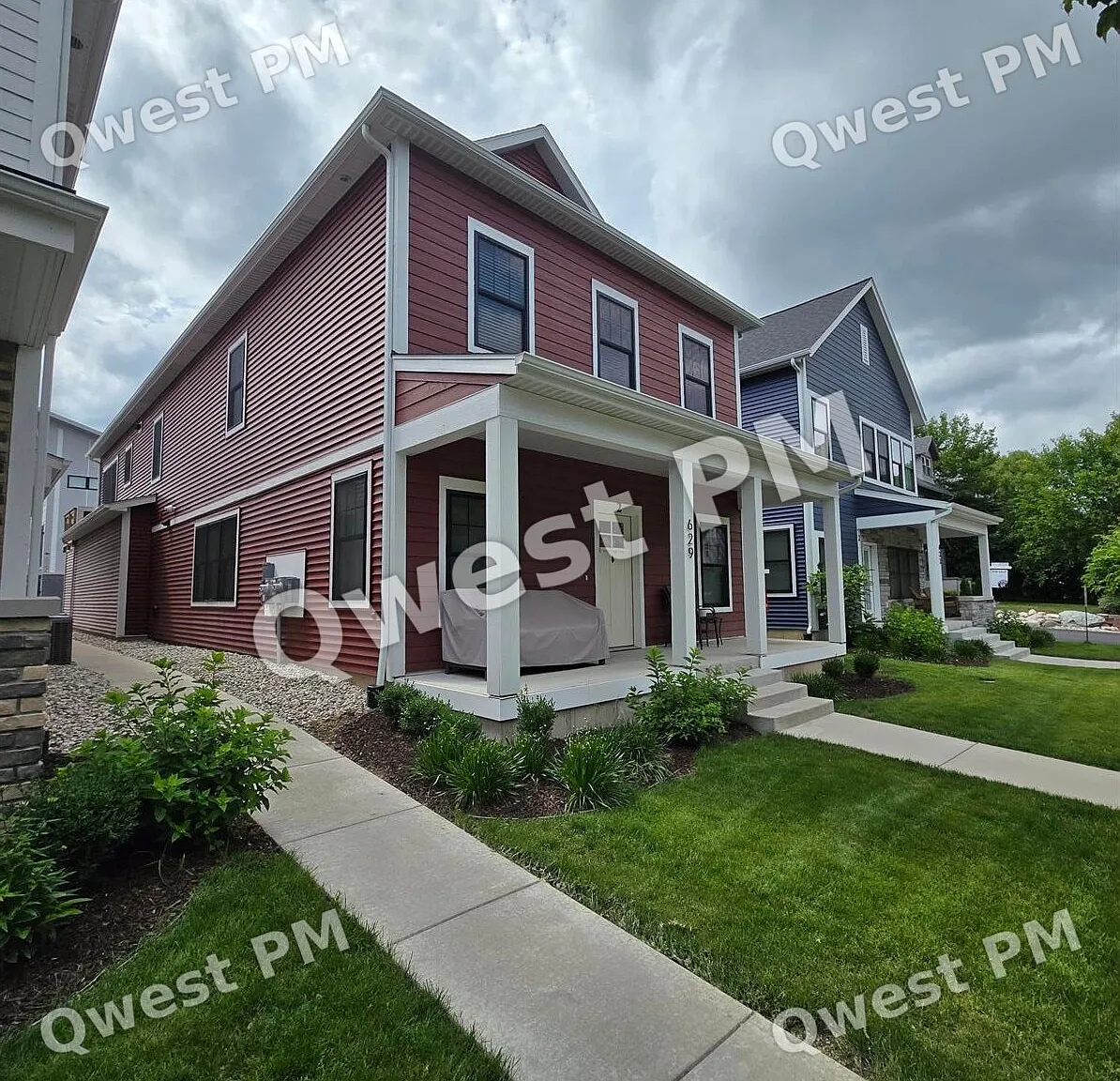 629 Fairview Ave NE — Photo 1