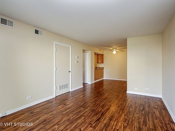 3rd image of 1918 Kenilworth Cir APT D