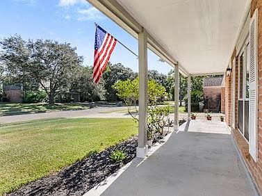 3rd image of 16606 Oxnard Ln