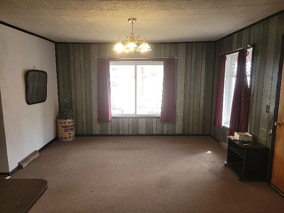 5th image of 303 Main Street