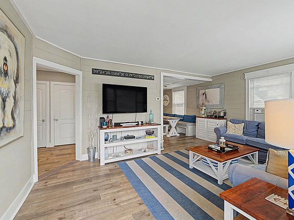 3rd image of 213 Vernon Pl