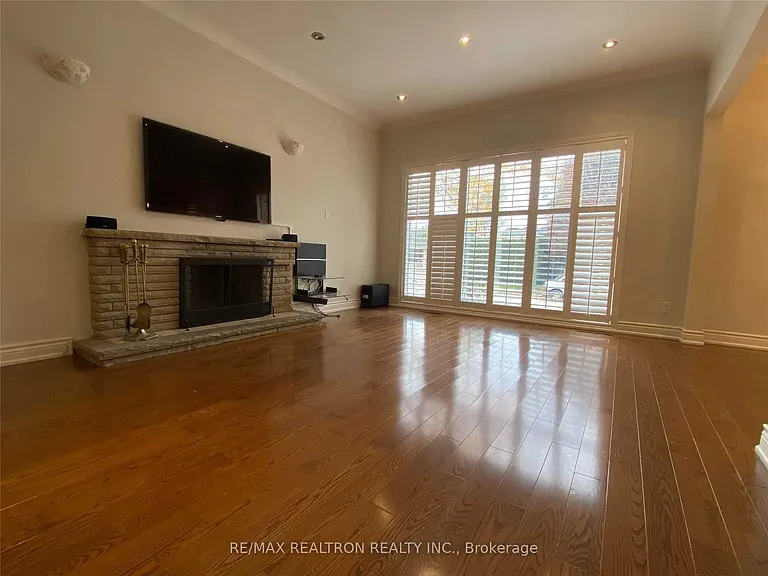 38 Bayberry Cres — Photo 8