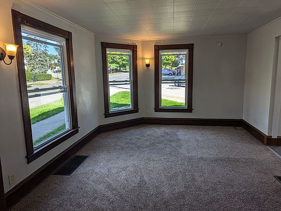 3rd image of 639 Park Ave Floor 1
