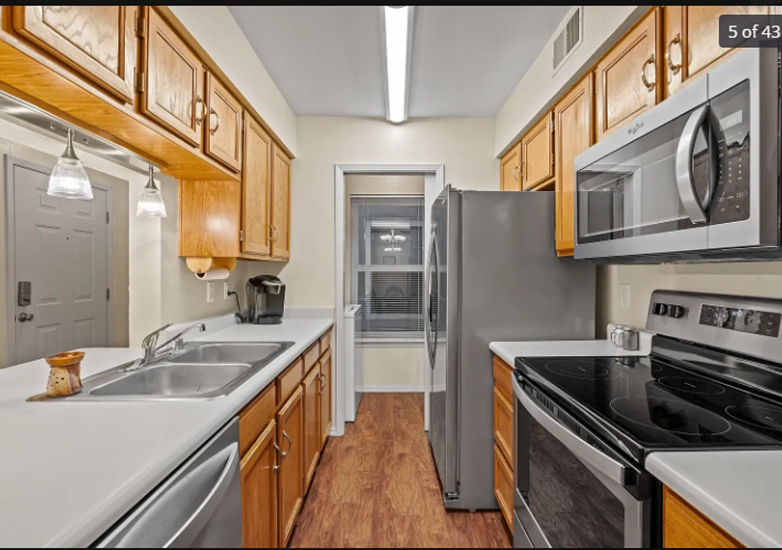 Beautiful condo available now! — Photo 1