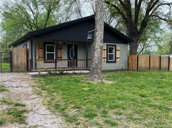 604 E Oak St, Rich Hill, MO 64779