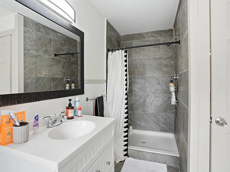 100 Potter St #6 — Photo 6