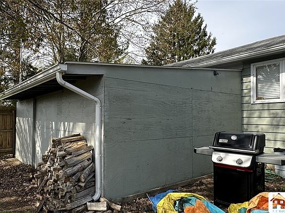 5th image of 25 Burnham Pl