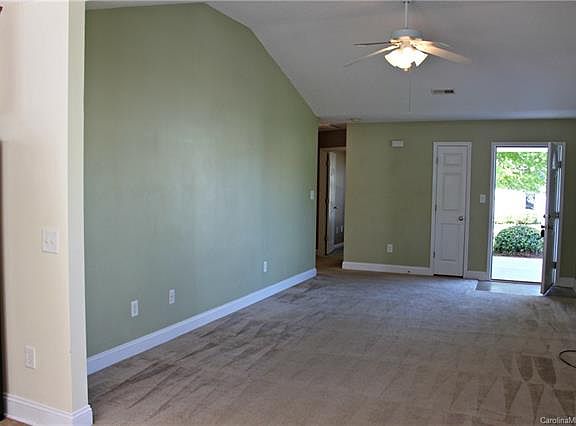 3rd image of 206 Pleasant St