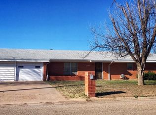 1401 Compton St, Stamford, TX 79553