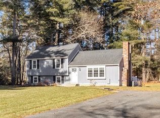 10 Canterbury Dr, Carver, MA 02330