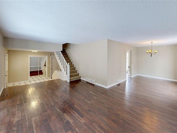 4th image of 50 Lowry PLACE