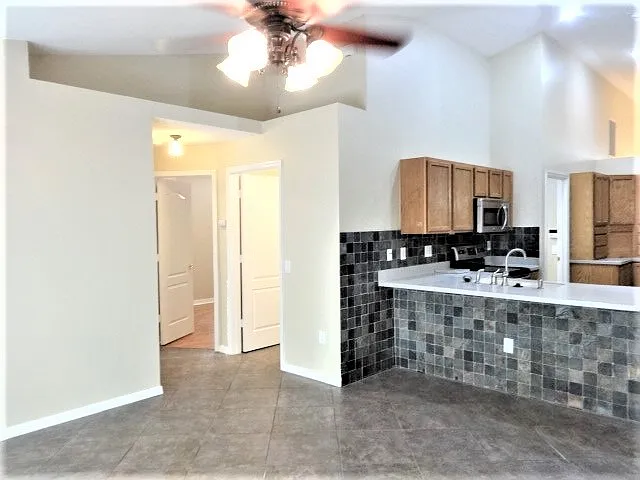 12826 Lake Vista Dr — Photo 5