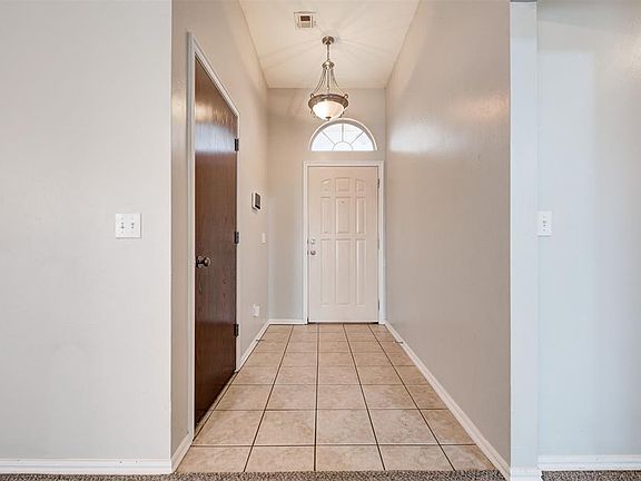 4th image of 2720 SE 96th St