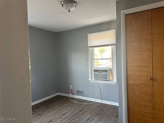 5th image of 190 E Mapledale Ave #1
