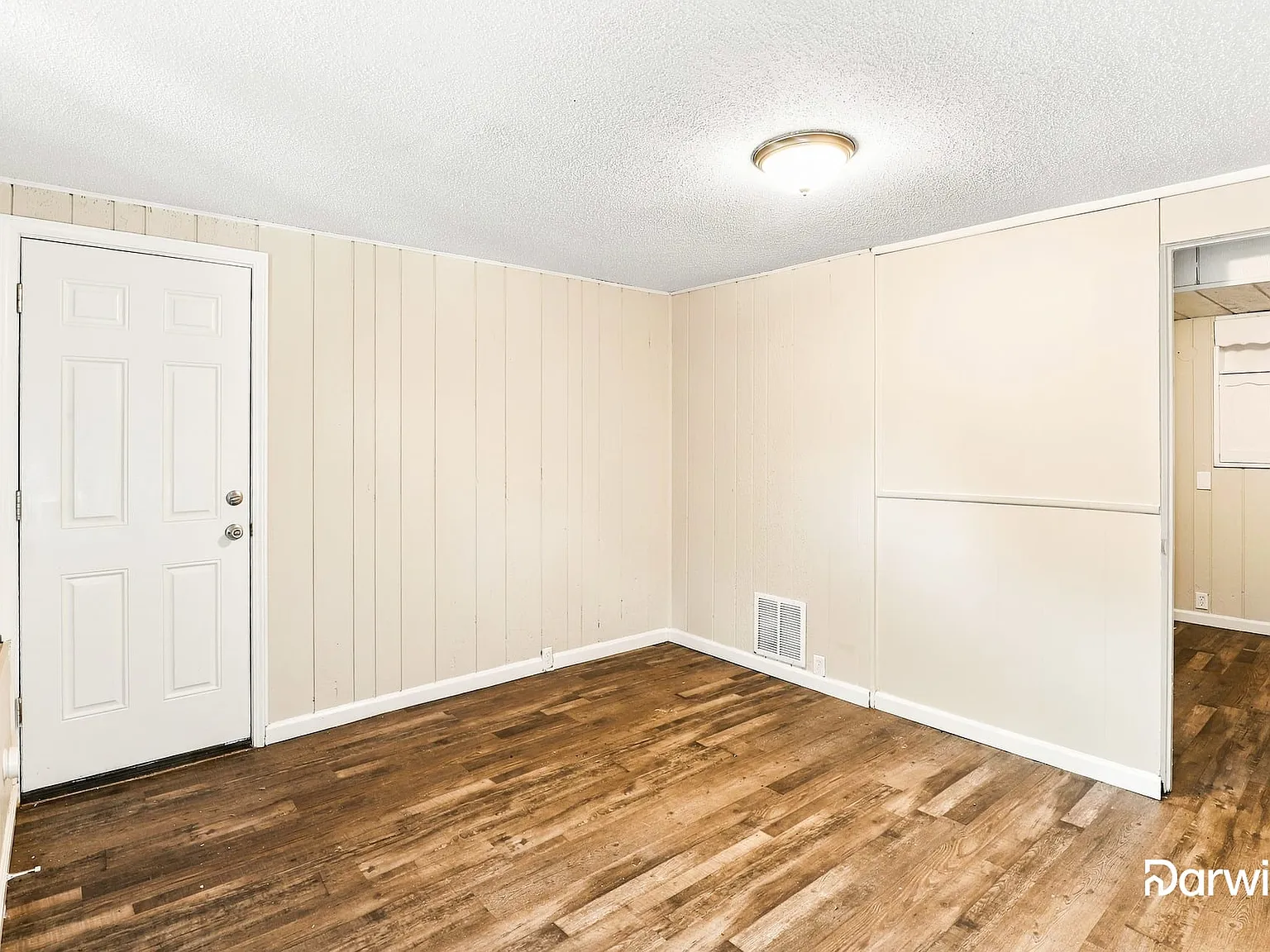 3 bed, 1.0 bath, 1375 sqft, $1,570 — Photo 4