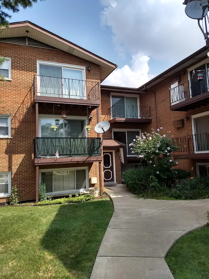 10755 S Harlem Ave APT 2C photo 1