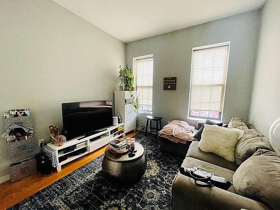 2nd image of 427 Marion St APT 3R
