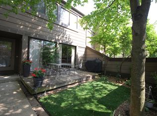 113 Aberdeen Ct, Geneva, IL 60134