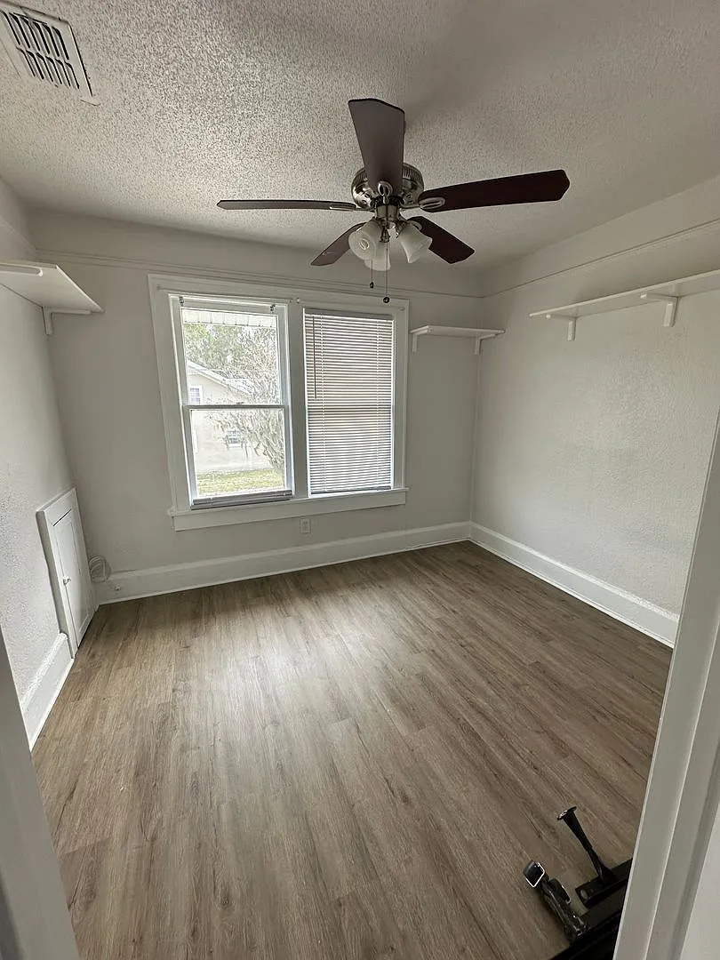 2 Bedroom 1 Bathroom in Winter Haven — Photo 3