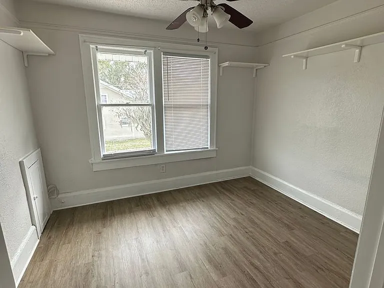 136 Avenue C NE #3 — Photo 3