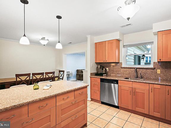 5th image of 9521 Jeanne Ct